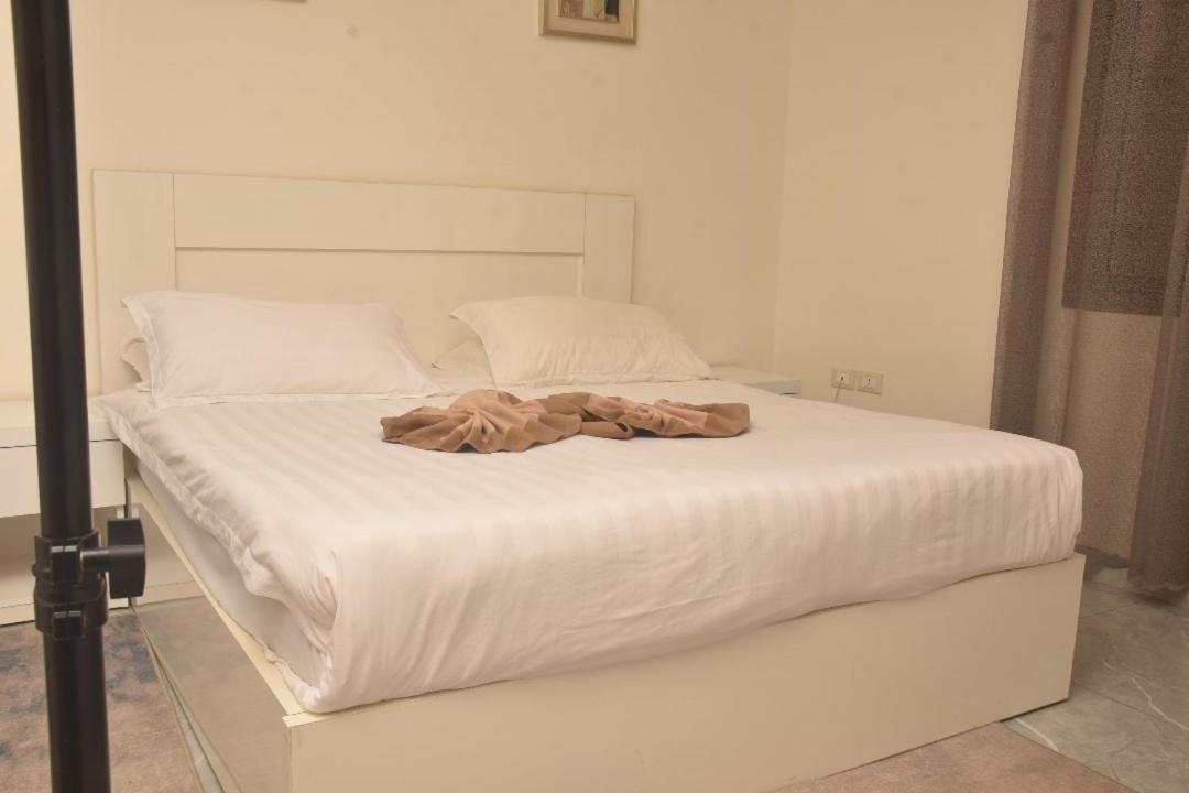 Crown Hotel Giuba Esterno foto